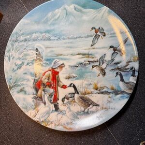 Charming Winter Wildlife Decorative Plate. “Sharing” by Edwin M.Knowles.